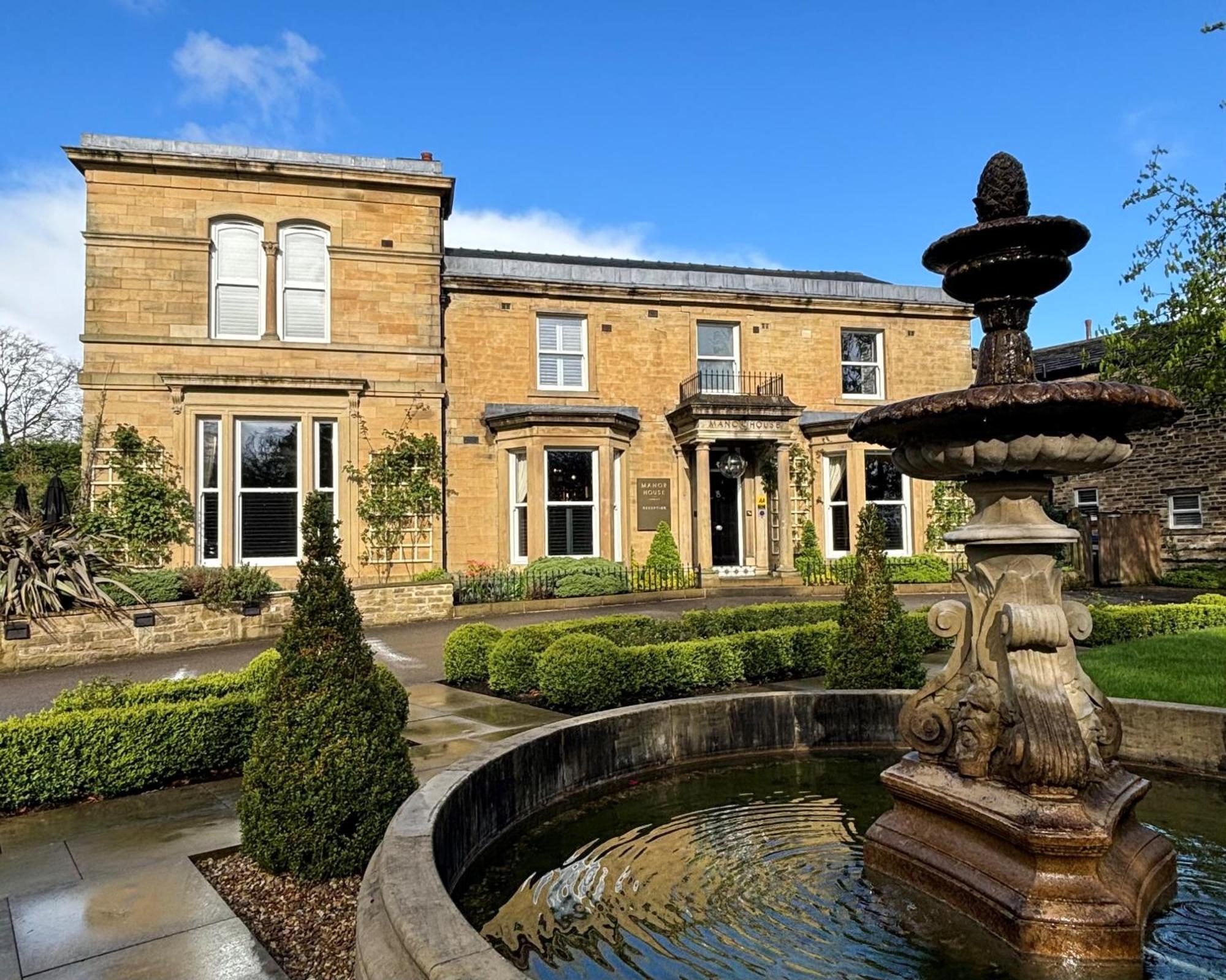 Manor House Lindley Hotel Huddersfield Eksteriør billede